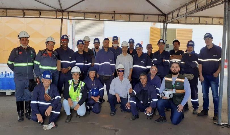 Equipe Usicald reunida em parada de manutenção